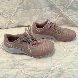Nike Air Zoom Pegasus size 8